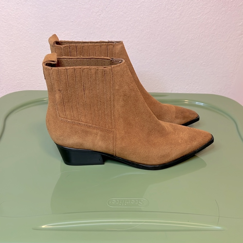 Marc Jacobs new Women's Tan suede Yarita Ankle Boots.  Size 7 - Picture 2 of 6